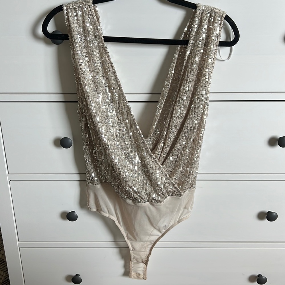Evening of Wonder Silver Sequin Cowl Back Bodysuit